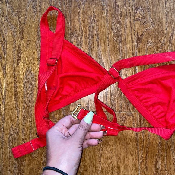 Cheeky red floral bikini - Picture 3 of 5